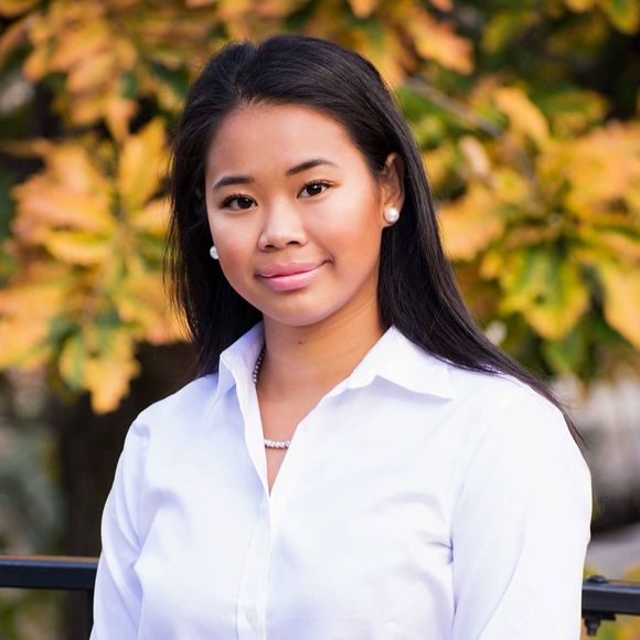 Meet your Posher, Abigail - Picture 1 of 1